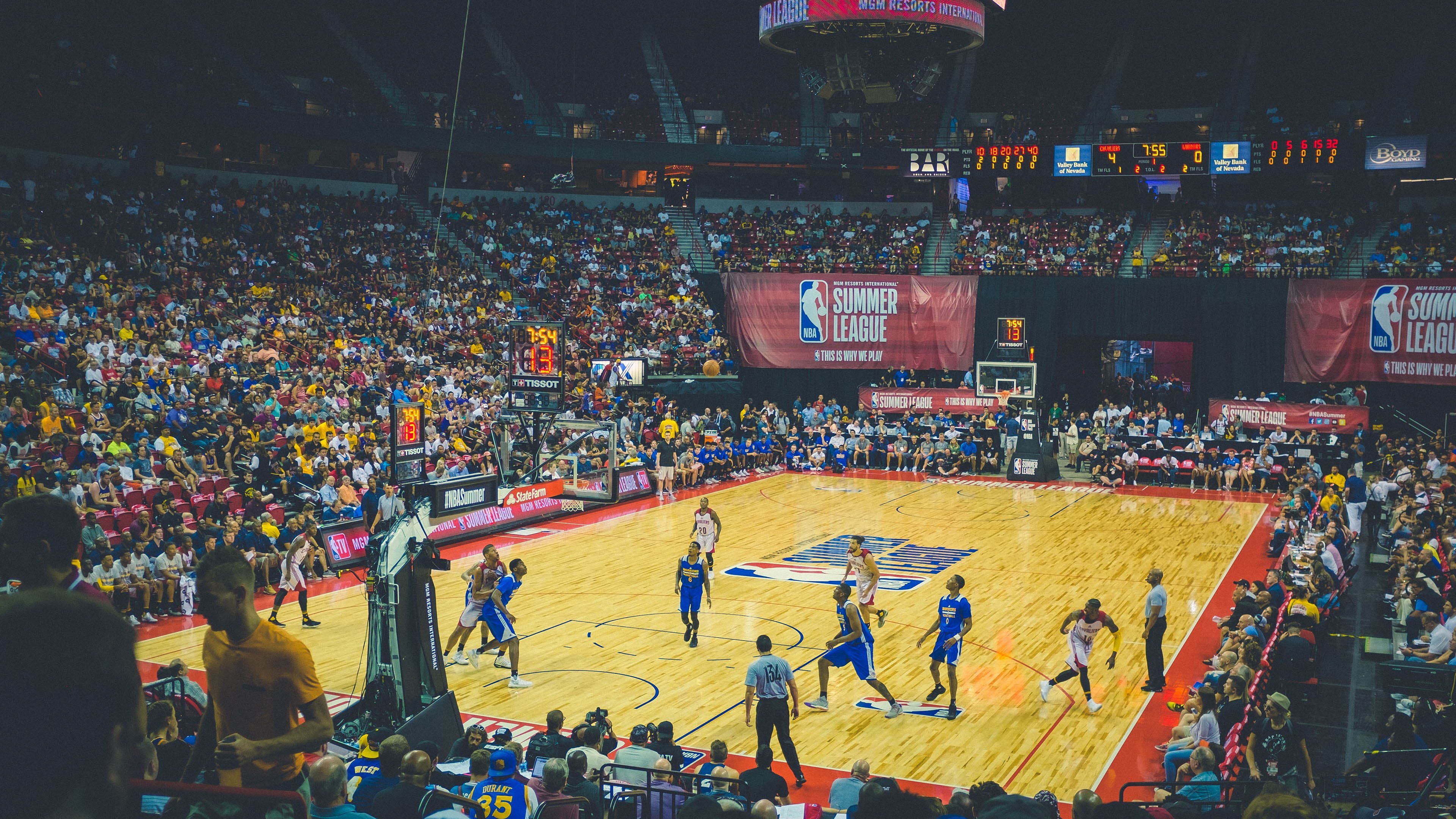 霍勒迪爆发成奇兵，奇才团队协作稳稳拿下76人